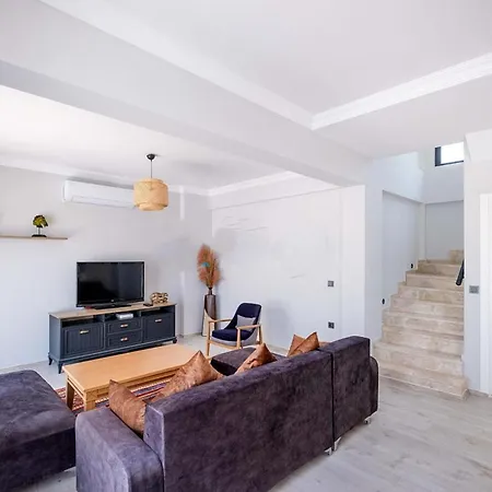 Sunrise In Oludeniz, 4 Bedroom Private Pool Villa *